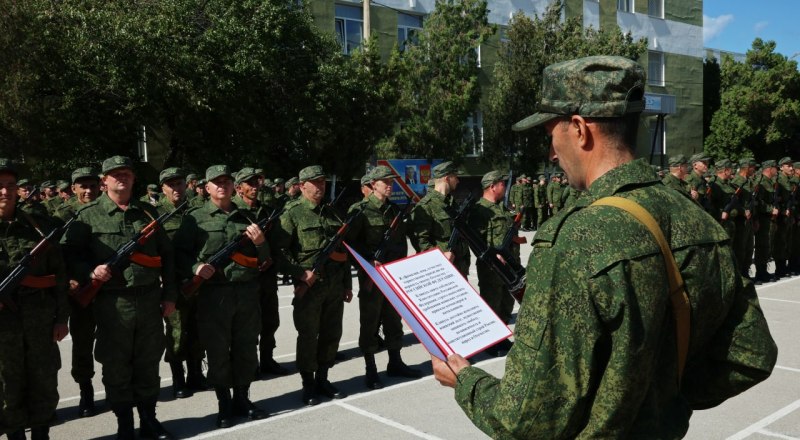 Мобилизованные для участия в спецоперации на Украине крымчане прошли церемонию приведения к Военной присяге. Фото пресс-службы главы РК.