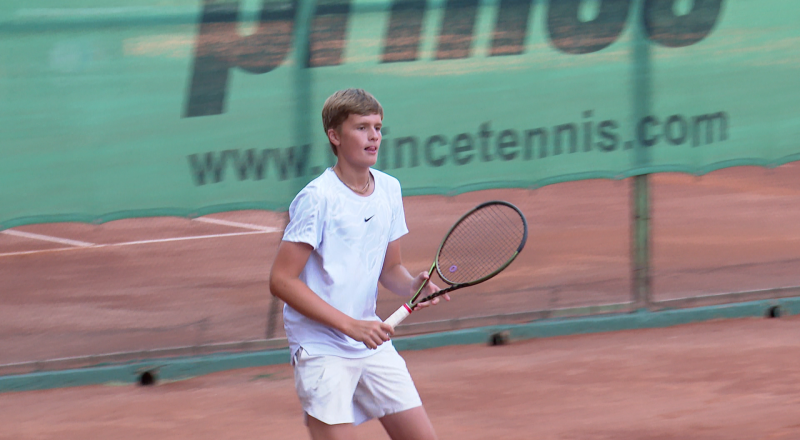 Симферопольский теннисист Михаил Ходорченко играет два турнира в Армении, а также готовится к итоговому соревнованию серии «Мастерс». 