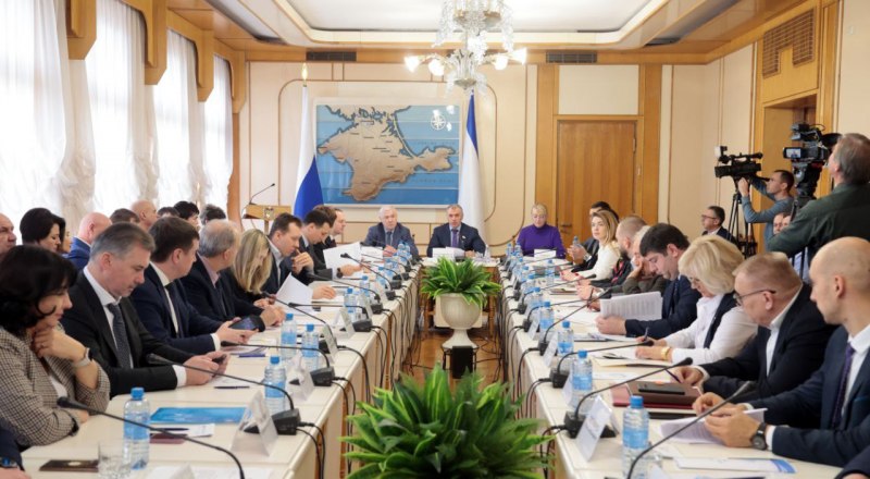 Выездное заседание думского комитета в крымском парламенте.