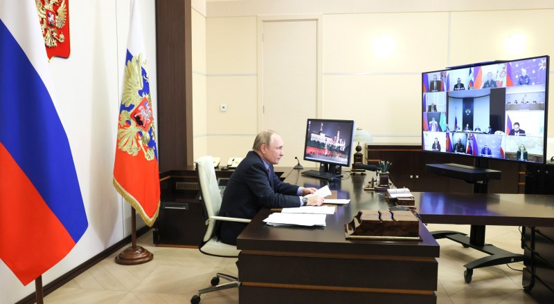 В ходе заседания Российского организационного комитета «Победа» (в режиме видеоконференции). Фото с сайта Кремля.