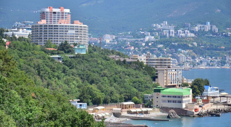 Пляжи Крыма ждут туристов.