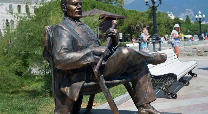 Памятник Михаилу Пуговкину. Фото Сергея МАЛЬГАВКО/РИА Новости.