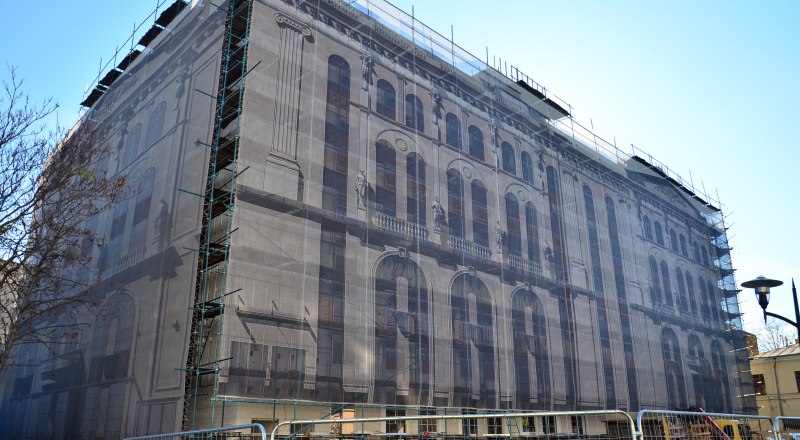 Театр кукол точно можно считать памятником воровству чиновников.