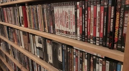 Коллекции фильмов в Коктебеле хватит больше чем на 100 лет таких кинопоказов раз в неделю.