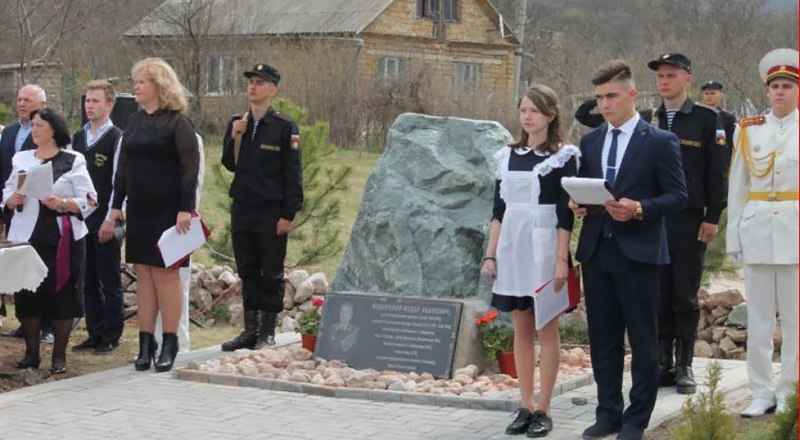 В школе Перевального чтят память героев войны.