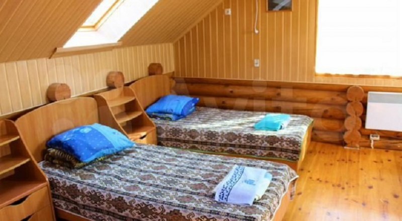 Комната в одном из коттеджей у моря. Весь дом можно снять за 30 тысяч рублей в сутки. Фото из открытых источников.