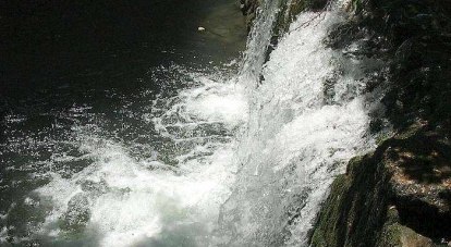 Мини-водопад на реке «Водопадная»