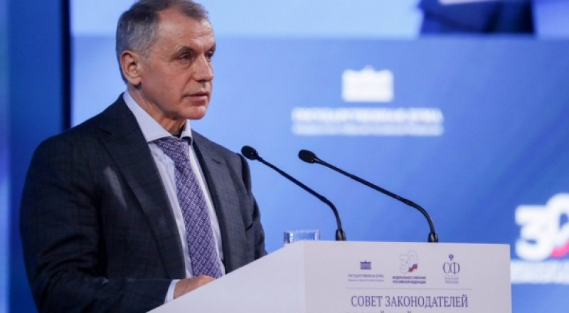 Председатель Государственного Совета Республики Крым Владимир Константинов выступил на заседании Совета законодателей.