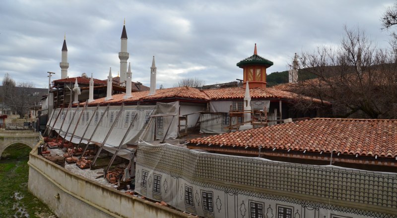 Сохранность исторических зданий - важная задача для всех. 