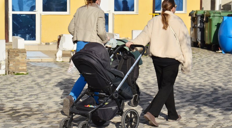 За многодетность больше стаж.