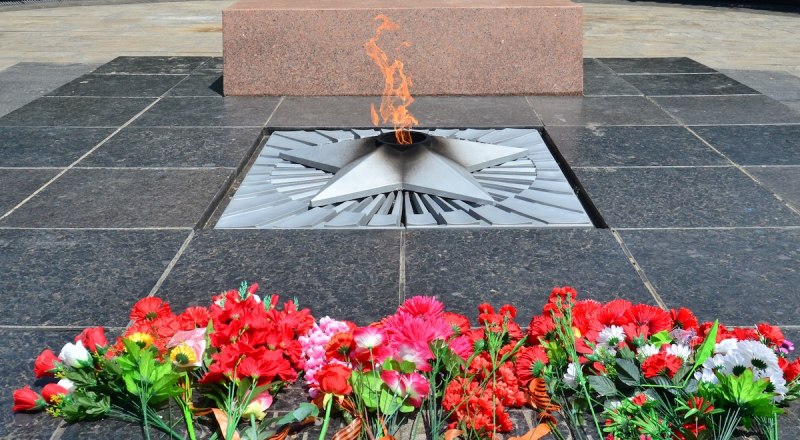 Вечный огонь - память Героям.