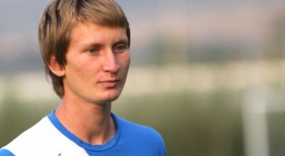 Один из ведущих игроков «Тосно», воспитанник симферопольского футбола Станислав Причиненко. 