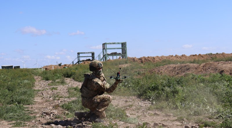 Разведчики активно изучают тактику и способы применения различных типов БПЛА. Без них сегодня не обходится ни один боевой выход.