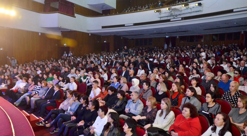 Многие зрители не могли сдержать слёз, когда со сцены говорили о важности сохранения жизни младенцев в утробе матери.