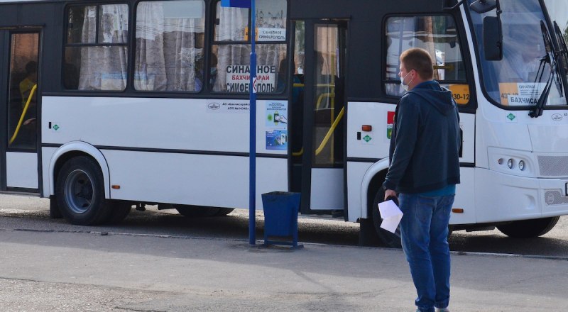 Автобусы в Крыму - это местами исчезающий вид транспорта, особенно подальше от городов.