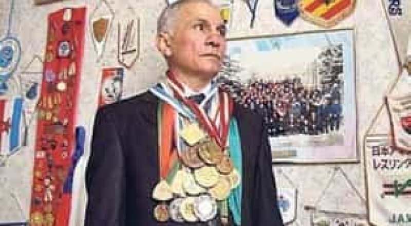 За двенадцать лет выступлений на борцовском ковре Рус­тем Казаков становился чемпионом Олимпийских игр, мира, Советского Союза. Остаётся только сожалеть, что в те годы не проводились чемпионаты Европы.