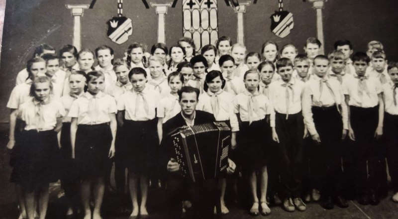 Школьный хор. Фото из архива автора.