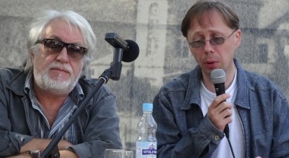 Постоянные участники симпозиума поэты крымчанин Андрей Поляков (справа) и москвич Юрий Кублановский.