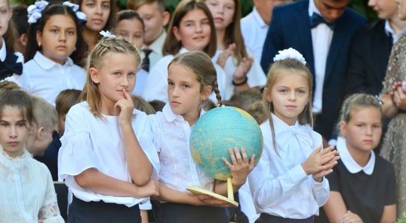 День знаний в крымских школах в этом году пройдёт в традиционном формате, несмотря на пандемию коронавируса.