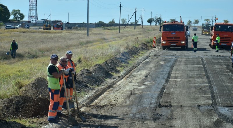 Всё больше дорог на полуострове становятся ровными и современными.