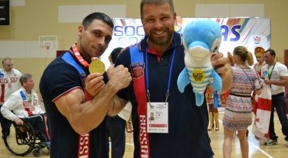 Нияс Измайлов со своим спортивным «отцом», заслуженным тренером Украины Андреем Шарковым.