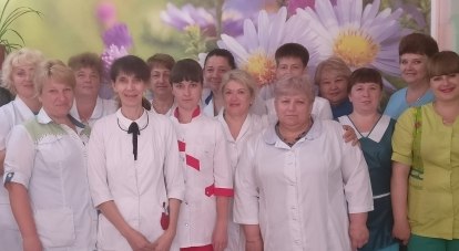 Ирина Лахина (в первом ряду вторая слева) и её дружный коллектив.