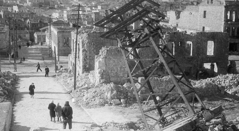 Центр Севастополя после освобождения от немецко-фашистских захватчиков. Май 1944 года. Фото Ю. СОКОЛОВА/ТАСС.