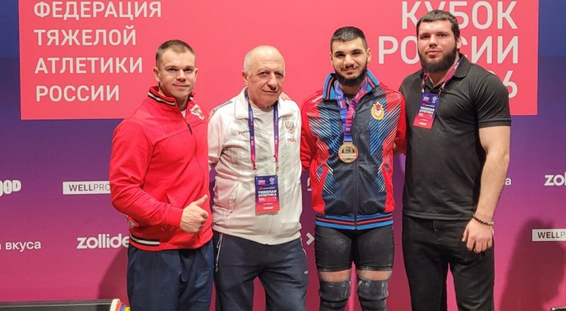 Вес ответственности взят! Крымчанин Геворг Серобян одержал победу в Кубке России по тяжёлой атлетике. Фото Федерации тяжёлой атлетики Республики Крым.
